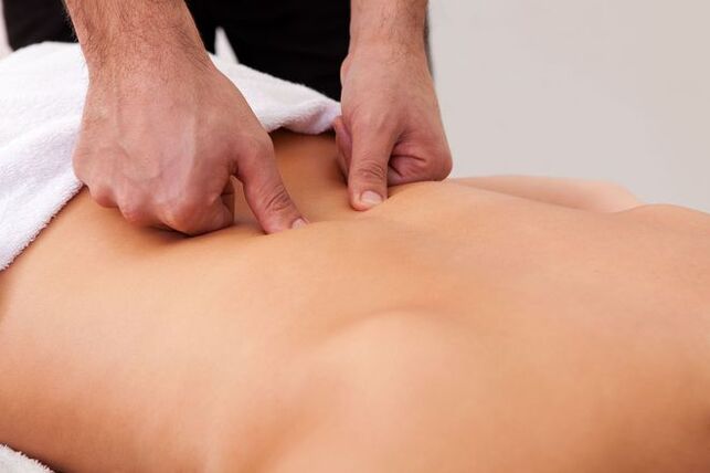 Therapeutic massage - a method of getting rid of back pain in the shoulder blade area